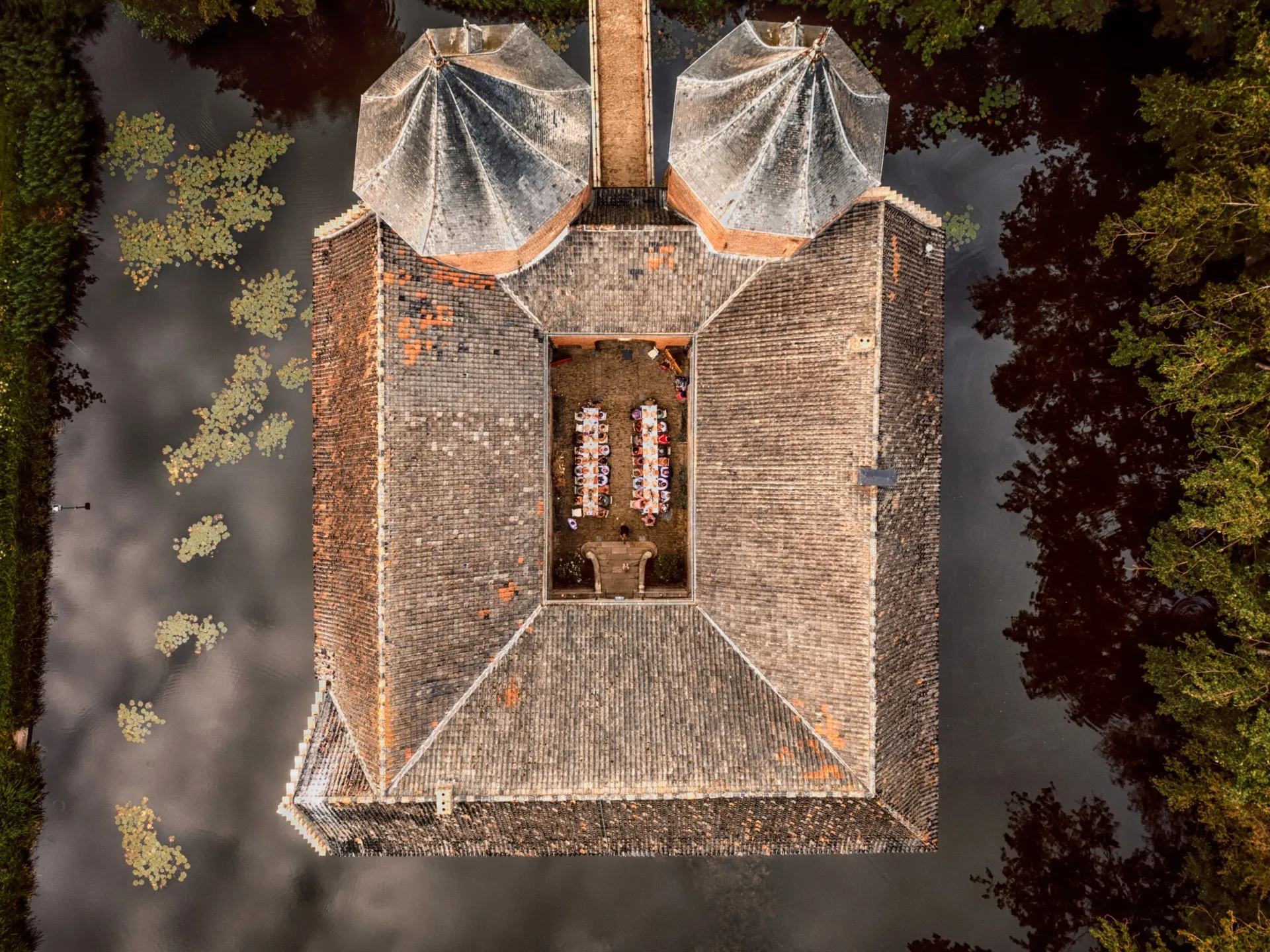 kasteeloverzicht boven aanzicht foto kasteel dussen